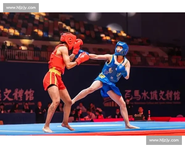 散打比赛中选手不慎遭遇踢击下体引发争议赛事规则和安全性讨论